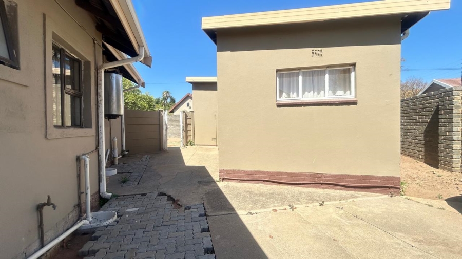 6 Bedroom Property for Sale in Protea Park North West